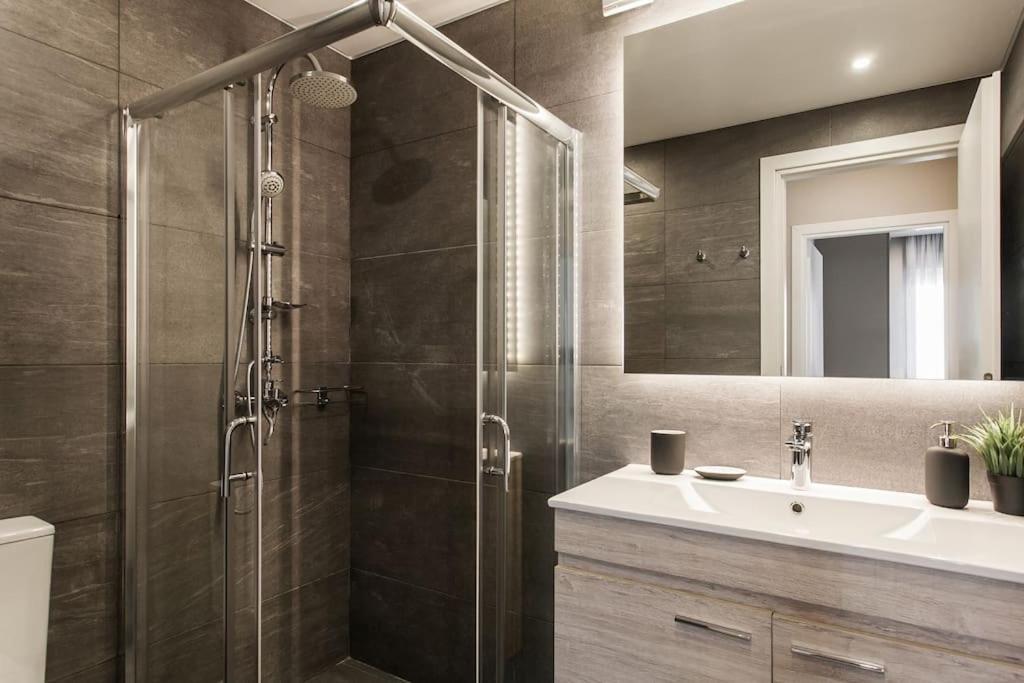 Piraeus Deluxe 2Bdr Apt - Near Metro And Port المظهر الخارجي الصورة